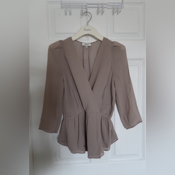 Aritzia Babaton Alexander Blouse Size XS - Picture 2 of 5